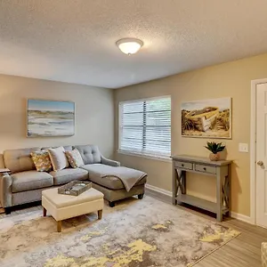  Holiday home #111 Elaborate Ideal Location 2brm/2 Parking