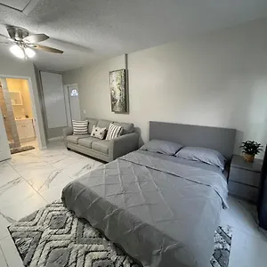 Adorable In Tampa. Holiday home Tampa